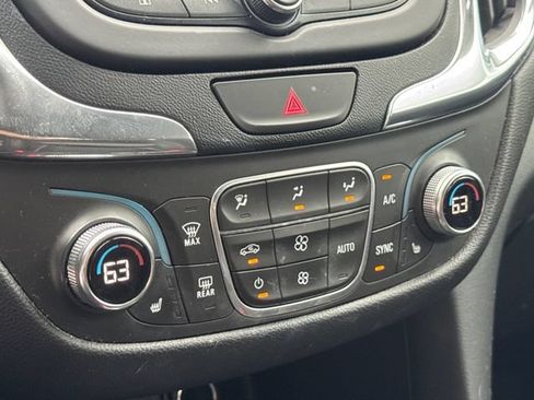 Used 2020 Chevrolet Equinox LT w/ Sport Edition FWD image 21