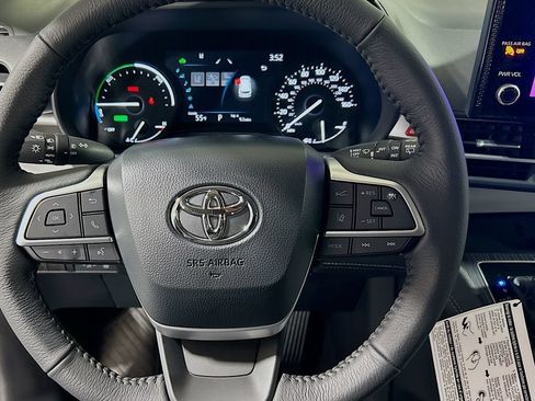 New 2026 Toyota Sienna XLE FWD image 12