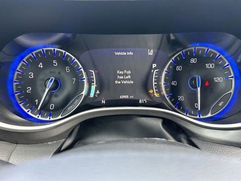Used 2024 Chrysler Pacifica Touring-L FWD image 29