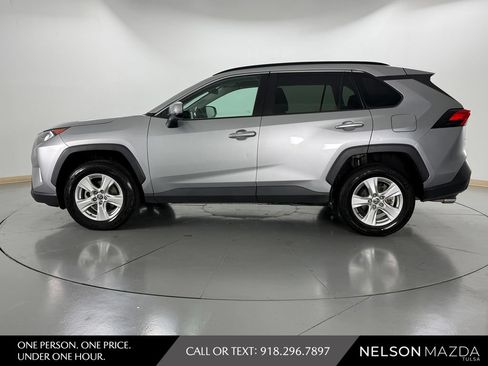 Used 2021 Toyota RAV4 XLE AWD/4WD image 9
