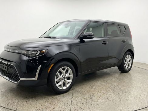 Used 2025 Kia Soul LX w/ LX Technology Package FWD image 3