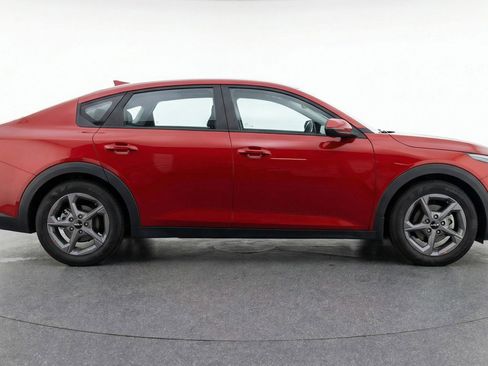 Used 2025 Kia K4 LXS image 11