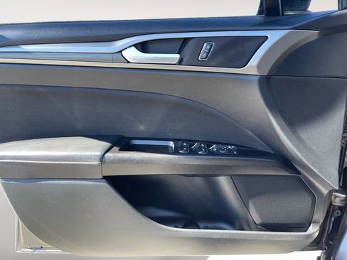 Used 2017 Ford Fusion SE w/ Equipment Group 201A image 25