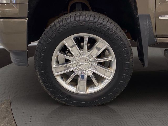 Used 2015 Chevrolet Silverado 1500 High Country w/ High Country Premium Package AWD/4WD image 17