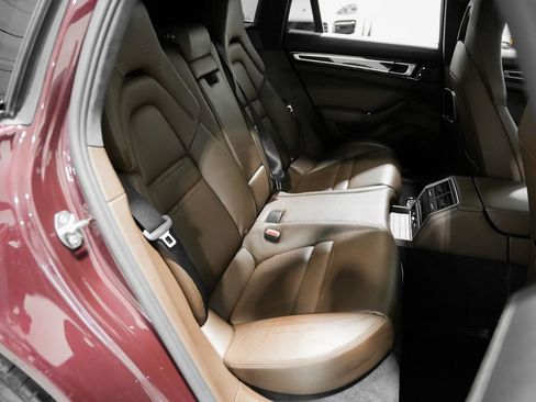 Used 2018 Porsche Panamera Turbo image 33