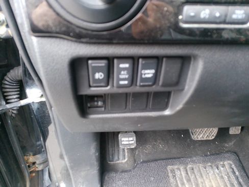 Used 2018 Nissan Titan SL w/ Midnight Edition image 36