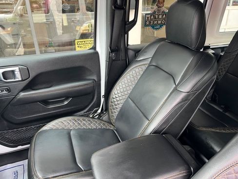 Used 2022 Jeep Wrangler Unlimited Sahara AWD/4WD image 13