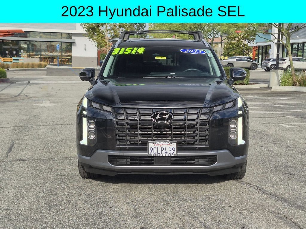 Used 2023 Hyundai Palisade SEL w/ Premium Package FWD image 3
