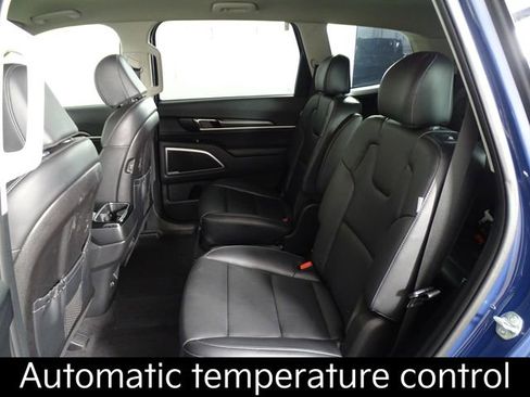 Used 2024 Kia Telluride S image 11