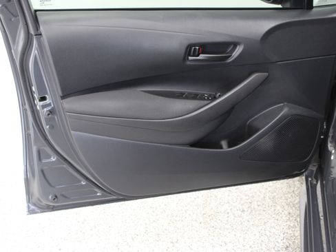 Used 2025 Toyota Corolla LE FWD image 12