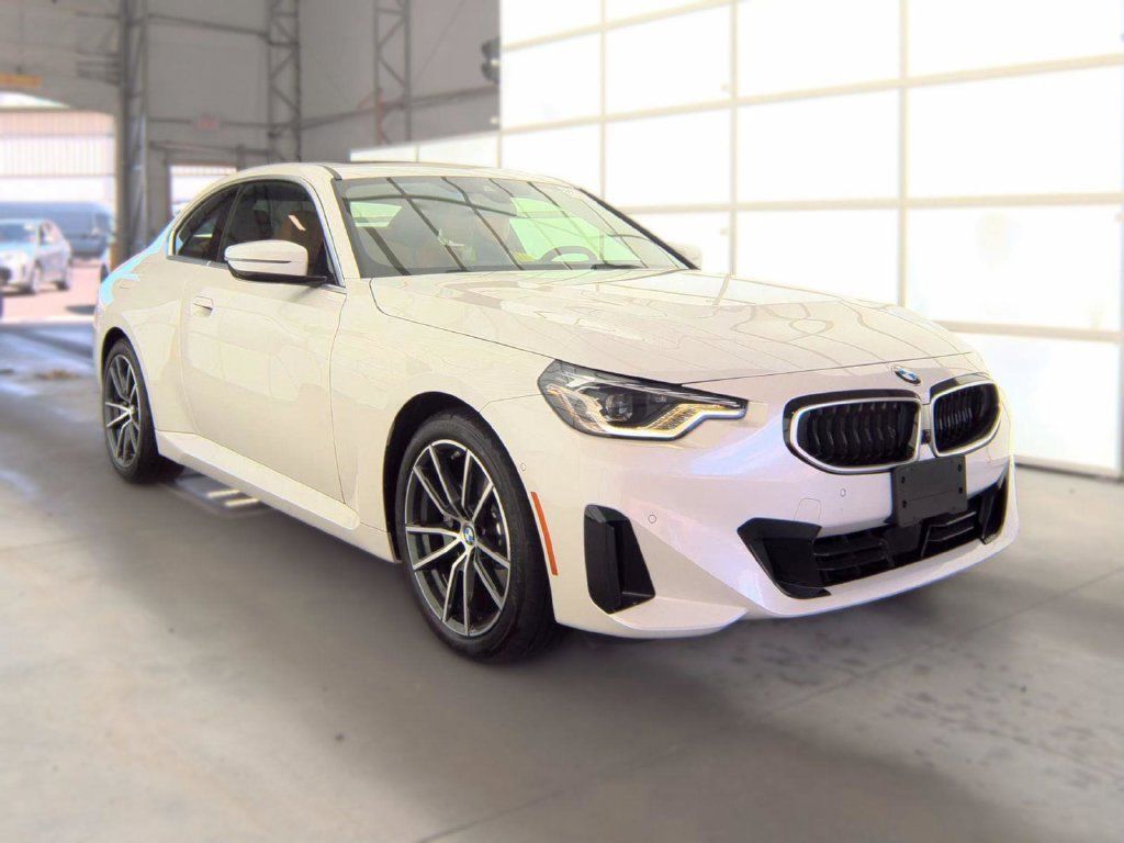 Used 2026 BMW 230i xDrive Coupe w/ Premium Package AWD/4WD image 4