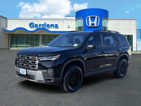 New 2026 Honda Pilot TrailSport image 3