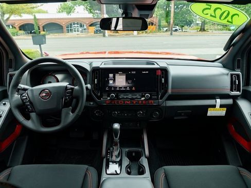 New 2025 Nissan Frontier PRO-4X w/ Pro Convenience Package image 10