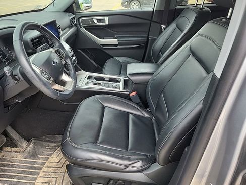 Used 2022 Ford Explorer XLT w/ Equipment Group 202A AWD/4WD image 8
