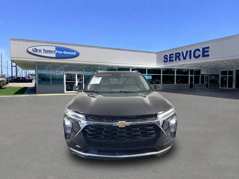 Used 2024 Chevrolet Trax LT w/ Driver Confidence Package FWD image 3