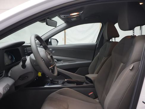 Used 2026 Hyundai Elantra SE FWD image 16