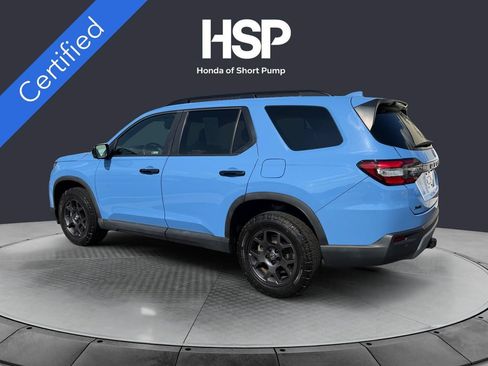 Used 2023 Honda Pilot TrailSport image 3