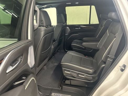 Used 2024 Cadillac Escalade Premium Luxury w/ Performance Package AWD/4WD image 9