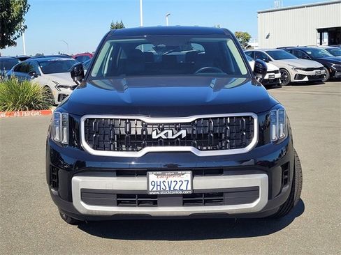 Used 2024 Kia Telluride LX image 2