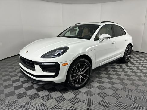 Certified 2025 Porsche Macan image 1