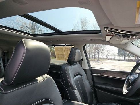 Used 2023 Jeep Grand Cherokee L Limited w/ Luxury Tech Group II image 13