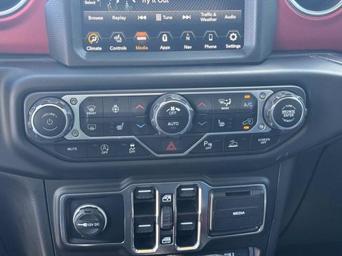 Used 2023 Jeep Wrangler Unlimited Rubicon w/ LED Lighting Group AWD/4WD image 20