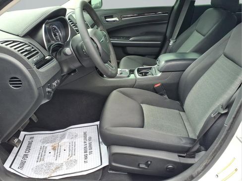 Used 2023 Chrysler 300 Touring RWD image 19