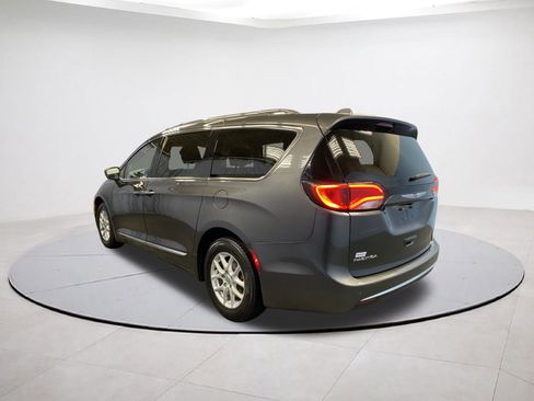 Certified 2020 Chrysler Pacifica Touring-L image 4