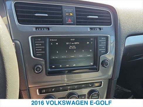 Used 2016 Volkswagen e-Golf SE w/ DC Fast Charging Package FWD image 17