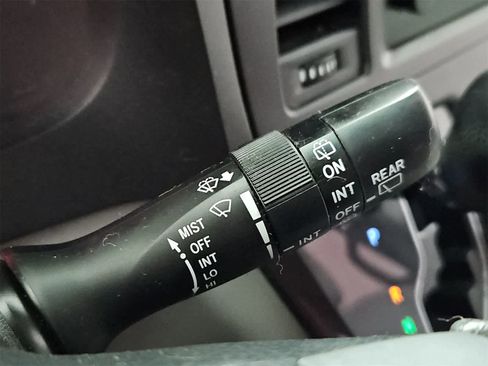 Used 2016 Toyota Sienna L image 25