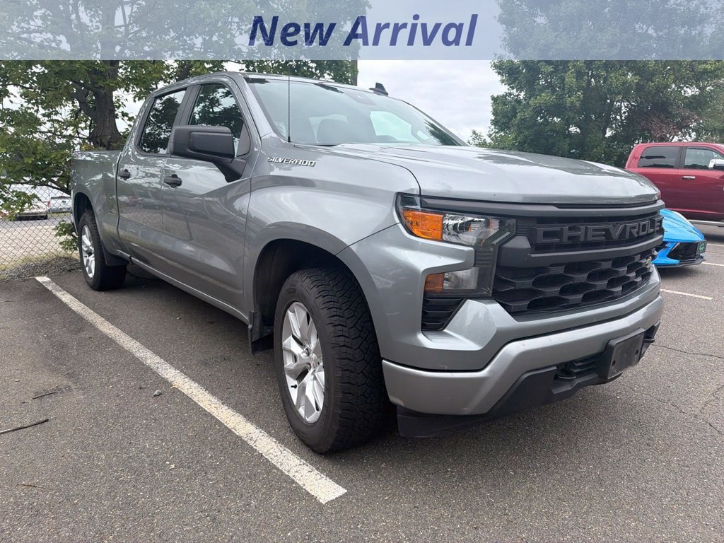 Used 2023 Chevrolet Silverado 1500 Custom AWD/4WD image 2