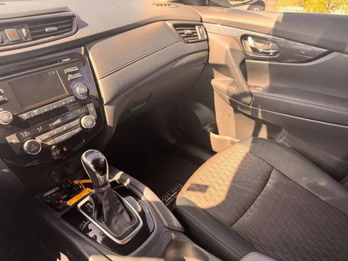 Used 2017 Nissan Rogue SV FWD image 14
