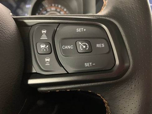 Used 2024 Jeep Gladiator Mojave AWD/4WD image 23