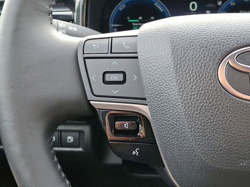 Used 2025 Toyota Camry XSE image 19