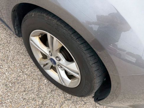 Used 2013 Ford Focus SE w/ SE Winter Pkg FWD image 5