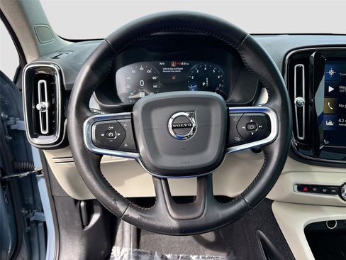 Used 2020 Volvo XC40 T5 Momentum w/ Protection Package Premier image 11
