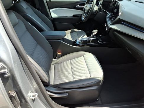 Certified 2024 Chevrolet Trax LT w/ Driver Confidence Package FWD image 8
