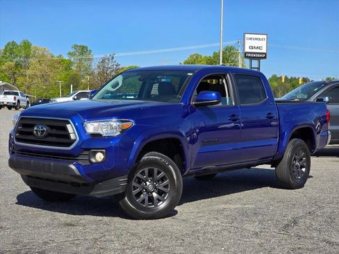 Used 2023 Toyota Tacoma SR5 AWD/4WD image 2