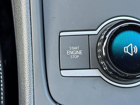 New 2026 Volkswagen Tiguan SE image 21