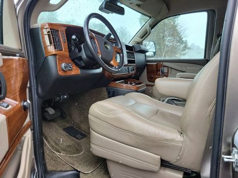 Used 2020 Chevrolet Express 2500 w/ Enhanced Convenience Package RWD image 9