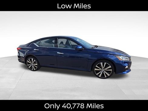 Used 2020 Nissan Altima 2.5 Platinum image 2