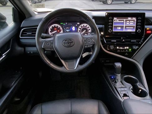 Used 2022 Toyota Camry SE w/ Cold Weather Package image 6