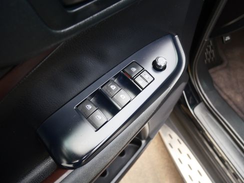 Used 2019 Toyota Highlander LE image 19