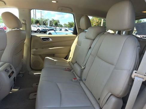 Used 2015 Nissan Pathfinder SL w/ SL Tech Package FWD image 7