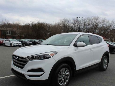 Used 2016 Hyundai Tucson SE image 1