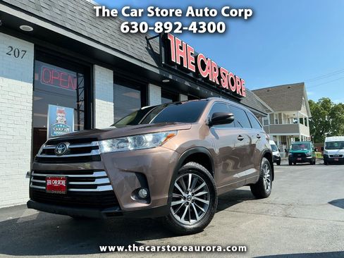 Used 2017 Toyota Highlander XLE AWD/4WD image 1