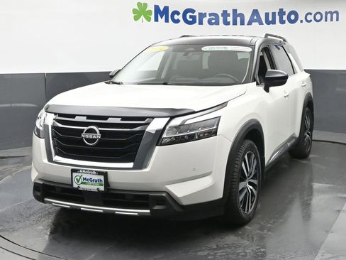 Used 2024 Nissan Pathfinder Platinum AWD/4WD image 17