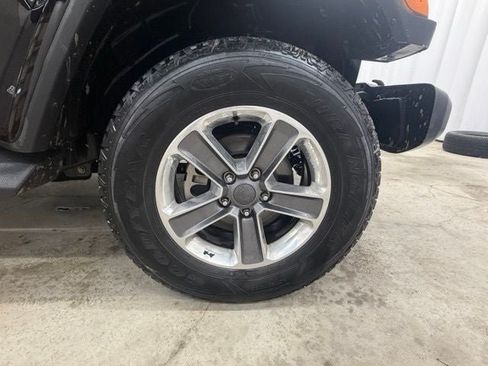 Used 2019 Jeep Wrangler Unlimited Sahara AWD/4WD image 26