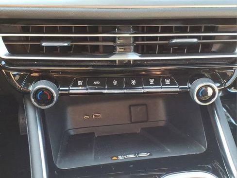 Used 2024 Chevrolet Traverse LT w/ Trailering Package FWD image 21