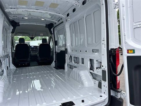 New 2025 Ford Transit 250 148 Medium Roof image 25